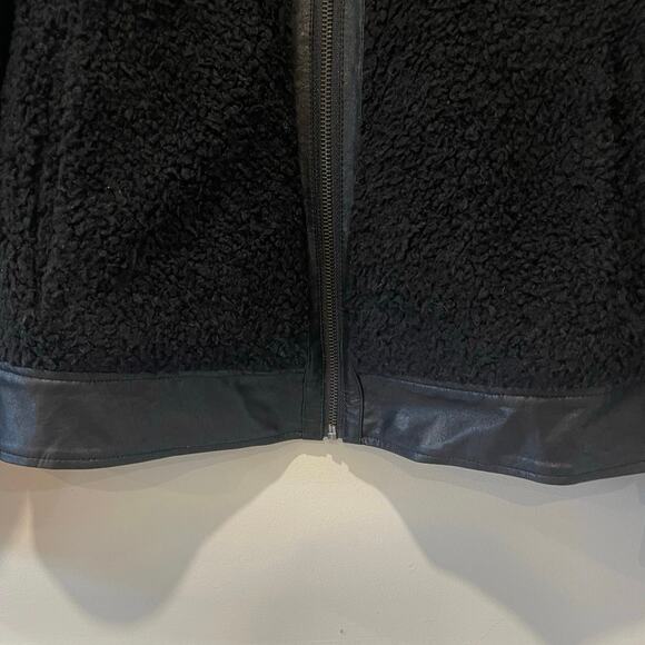 William Rast Faux Fur Trim Bomber Jacket Vegan Faux Leather Black Size Large - Picture 6 of 8
